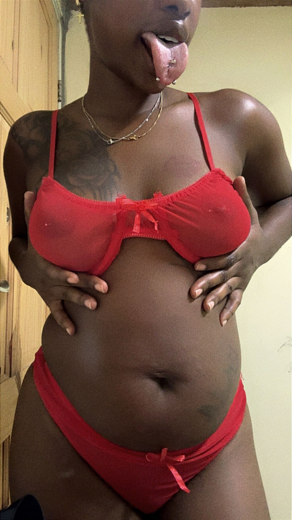 Livesex met SexyEbonyEsa uit Rotterdam