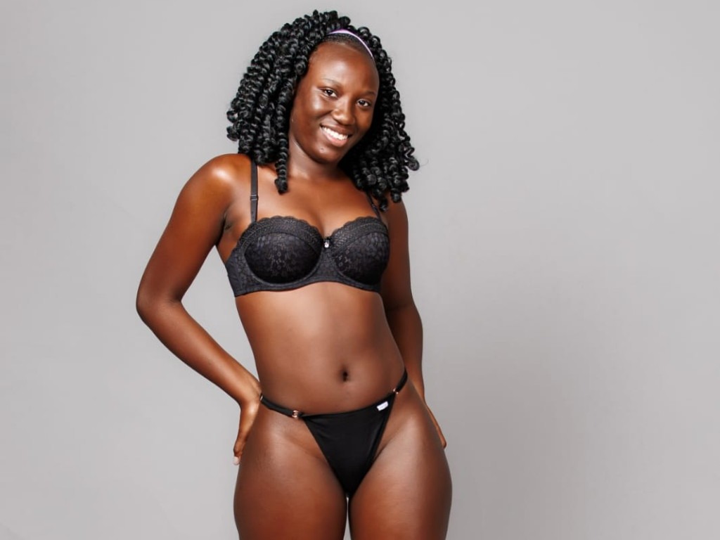 Livesex met Slanke-Ebony van Rotterdam