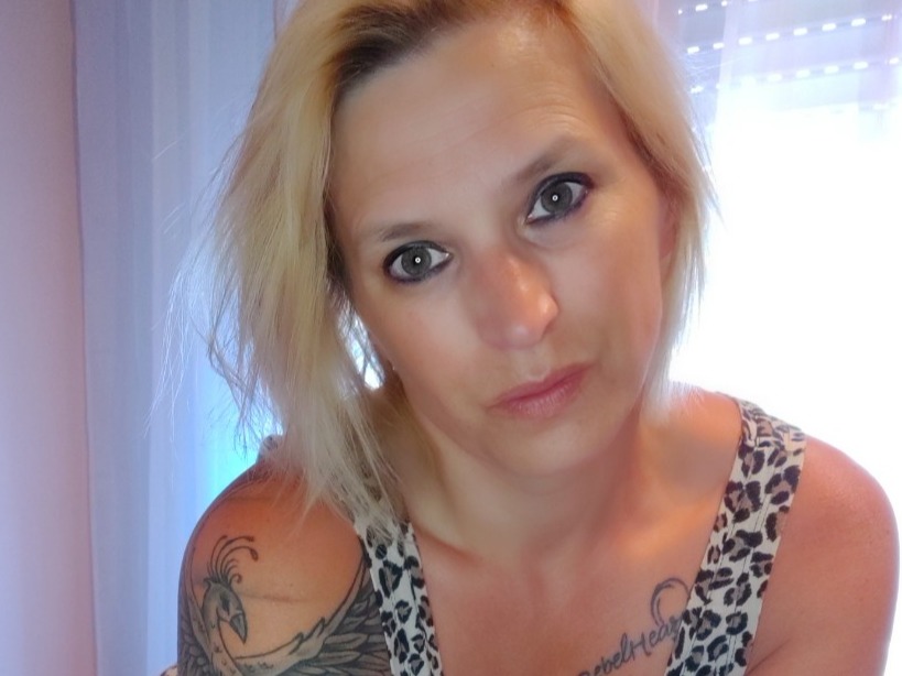 Online Livesex met lovelybigirl
